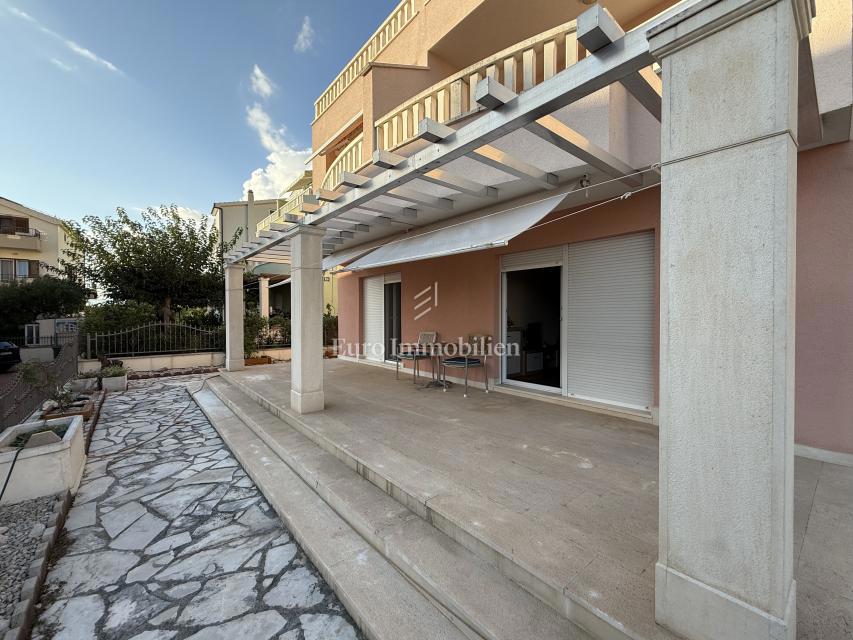 Promajna – Appartamento in una villa vicino al mare