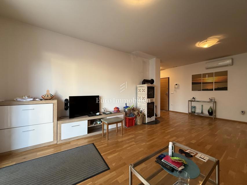 Promajna – Appartamento in una villa vicino al mare