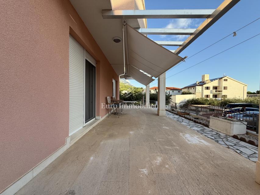 Promajna – Appartamento in una villa vicino al mare