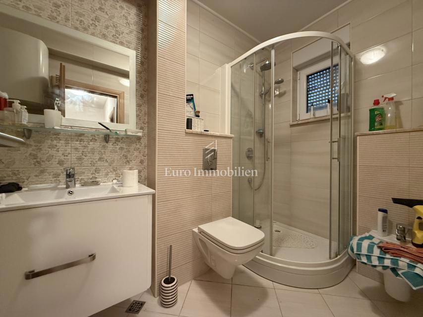 Promajna – Appartamento in una villa vicino al mare