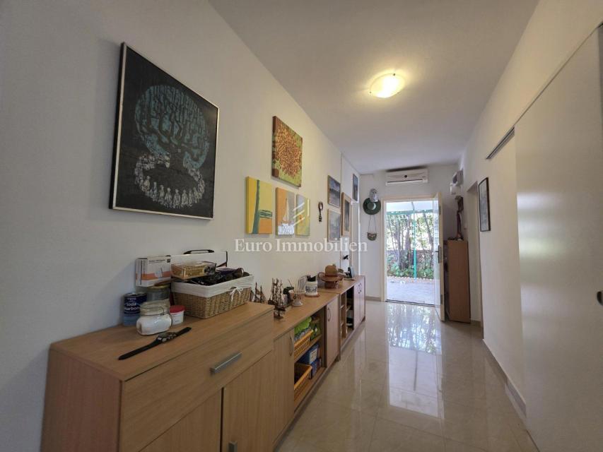 Appartamento con terrazza e giardino, a 130 m dal mare