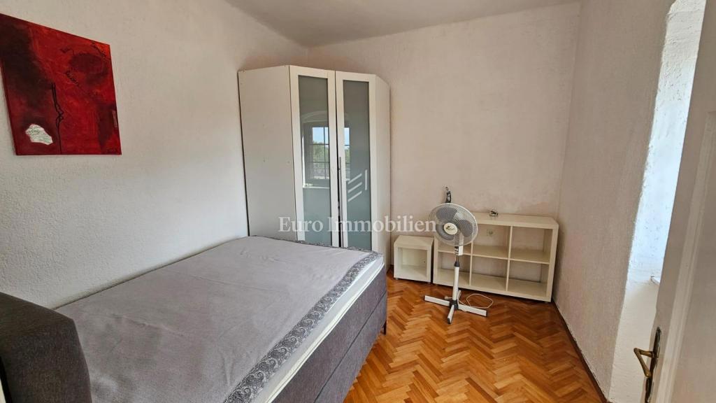 Casa al piano terra a Jadranovo con parcheggio