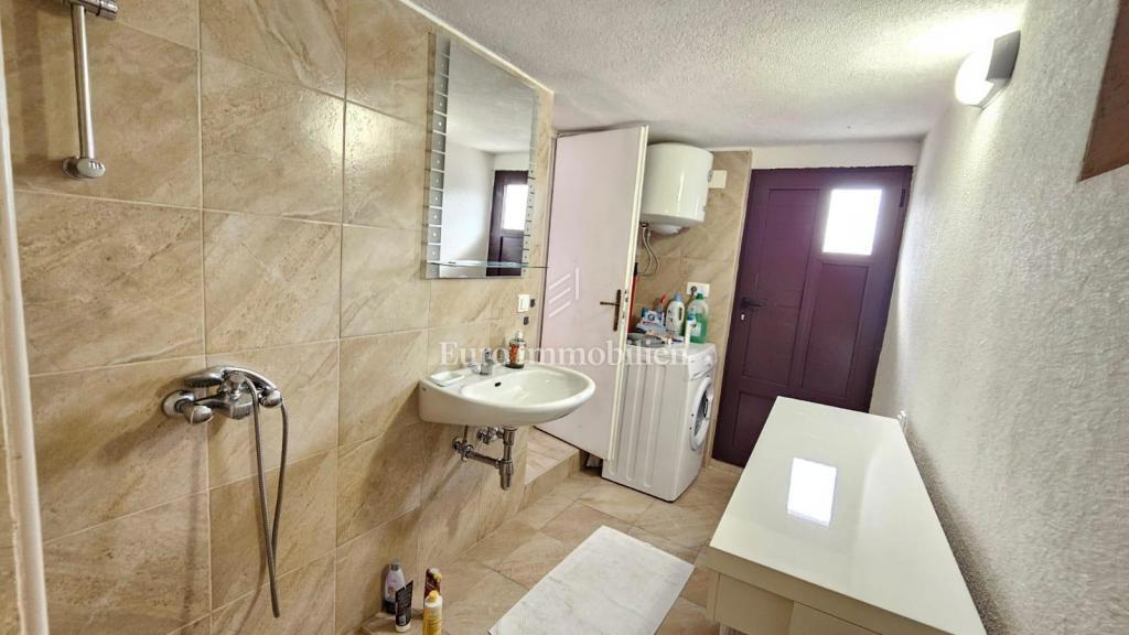 Casa al piano terra a Jadranovo con parcheggio