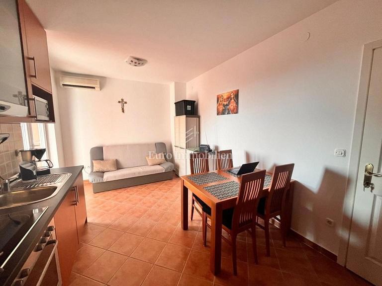 Novalja, Appartamento con due terrazze e vista mare