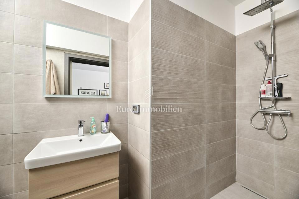 Umago, Casa indipendente con piscina