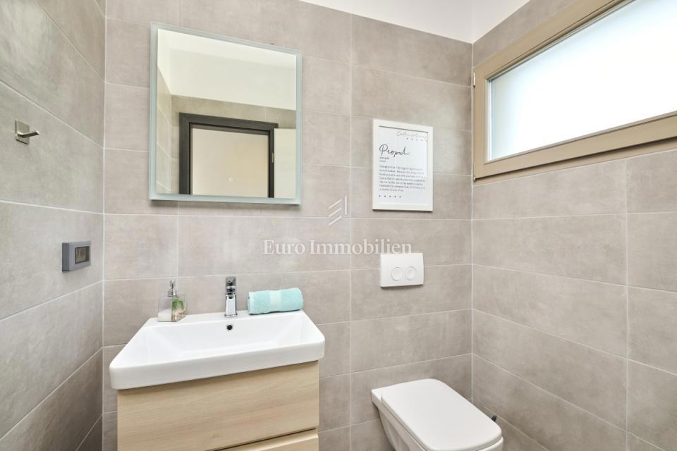 Umago, Casa indipendente con piscina