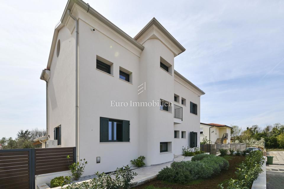 Umago, Casa indipendente con piscina
