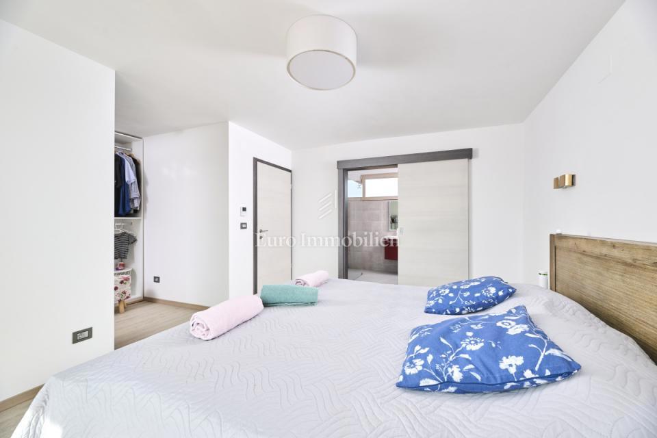 Umago, Casa indipendente con piscina