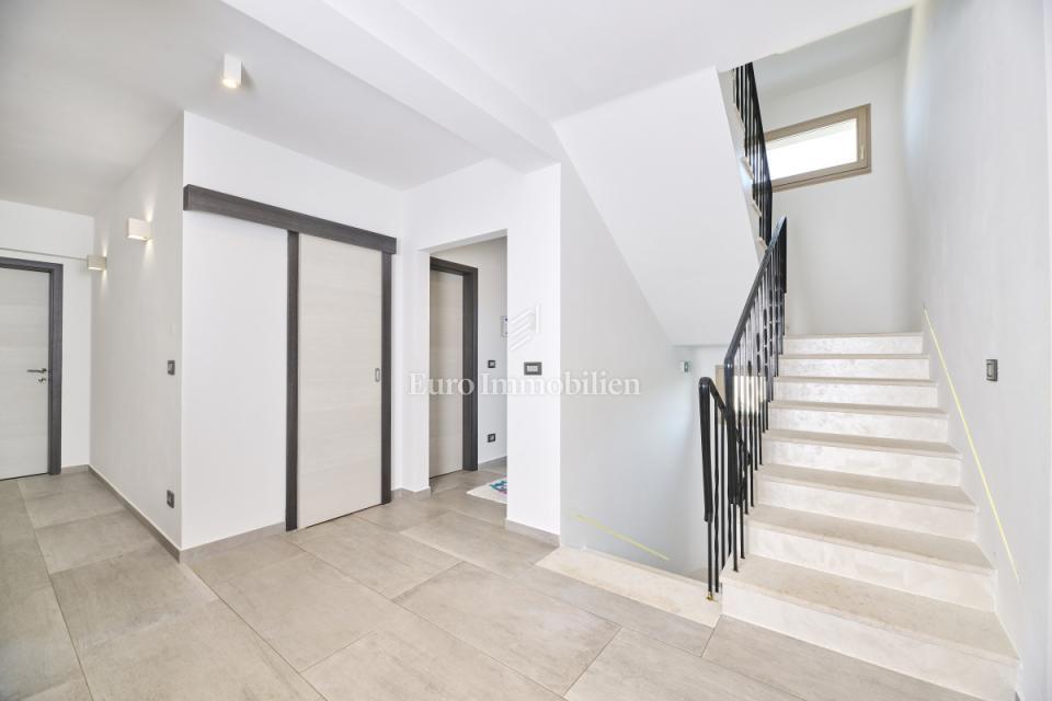 Umago, Casa indipendente con piscina
