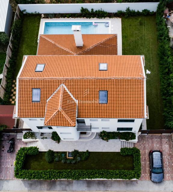 Umago, Casa indipendente con piscina