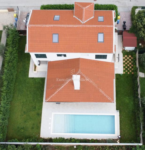Umago, Casa indipendente con piscina