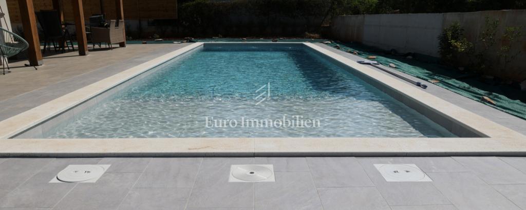 Umago, Casa indipendente con piscina