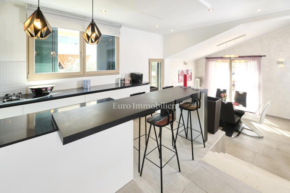 Umago, Casa indipendente con piscina