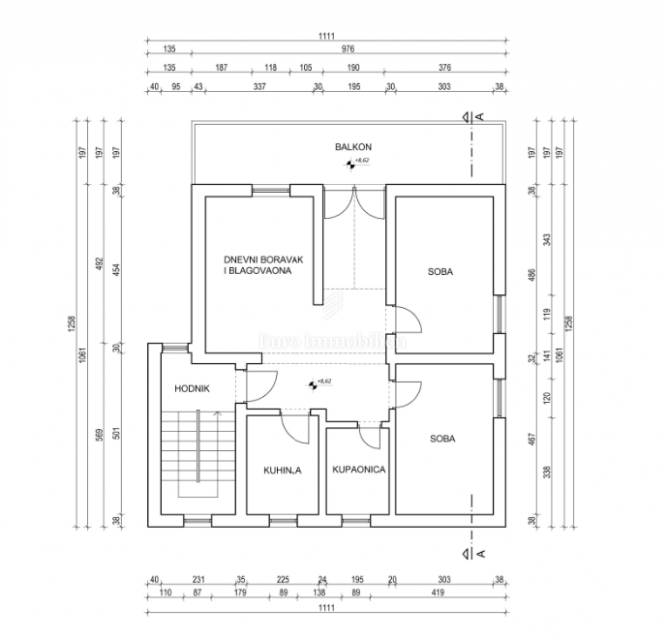 Appartamento con Grande Balcone e Vista Mare