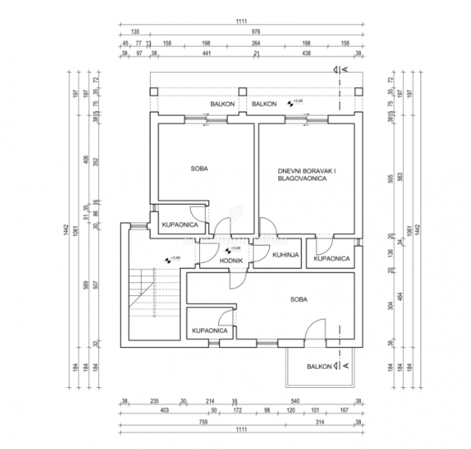 Appartamento con Grande Balcone e Vista Mare