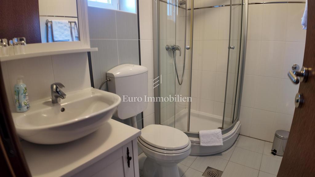 Appartamento con Grande Balcone e Vista Mare