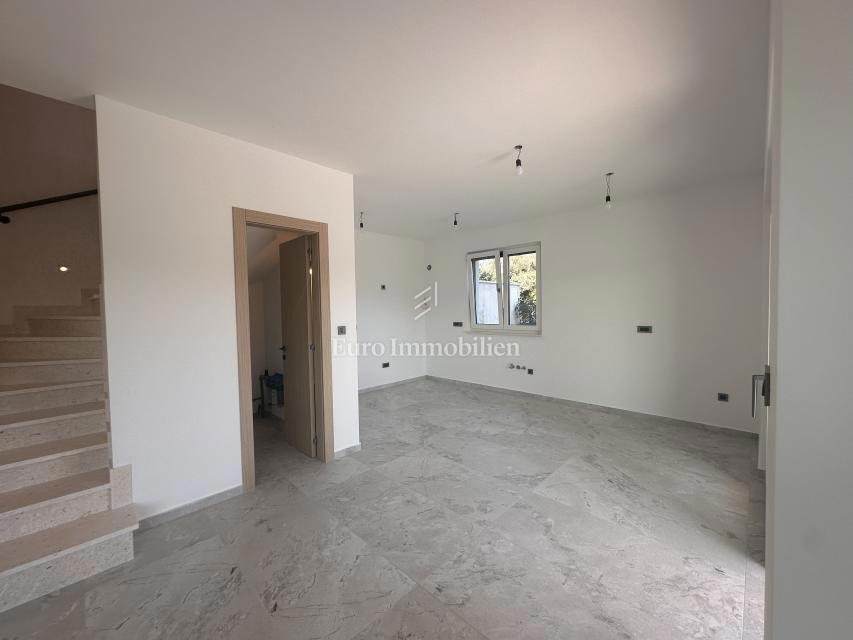 Malinska - casa nuova di qualità con piscina