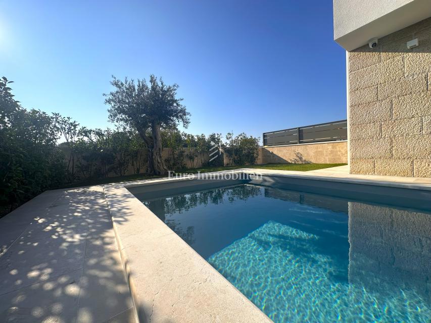 Malinska - casa nuova di qualità con piscina