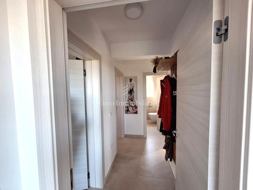 Appartamento bilocale con vista mare vicino al mare