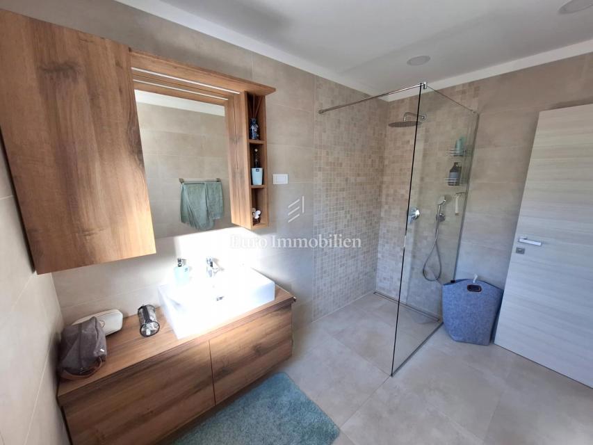 Appartamento bilocale con vista mare vicino al mare