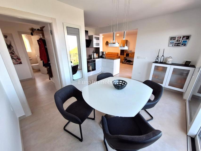 Appartamento bilocale con vista mare vicino al mare