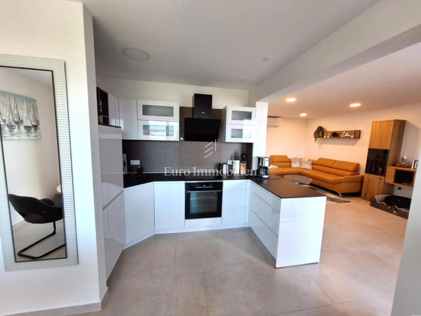 Appartamento bilocale con vista mare vicino al mare