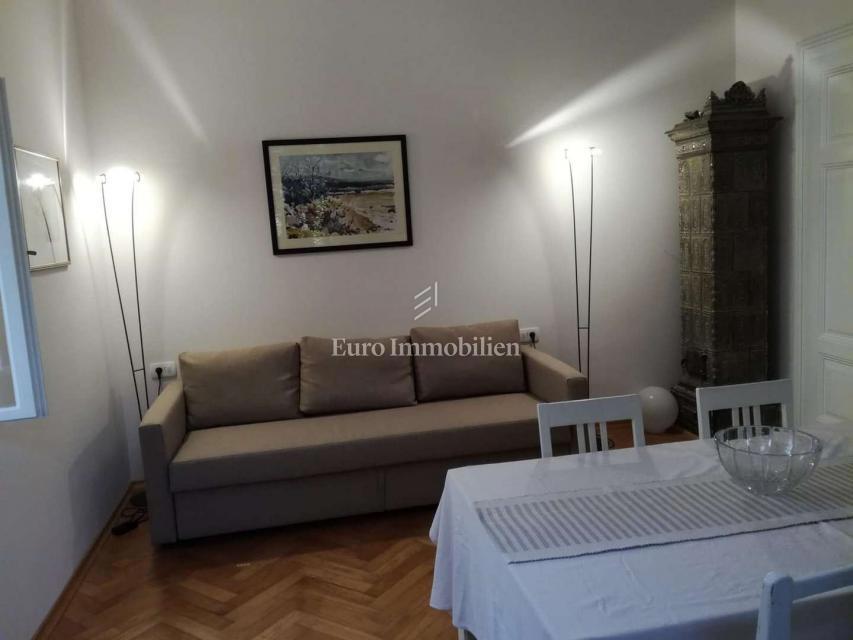 Lovran – appartamento in villa storica, 50 m dal mare