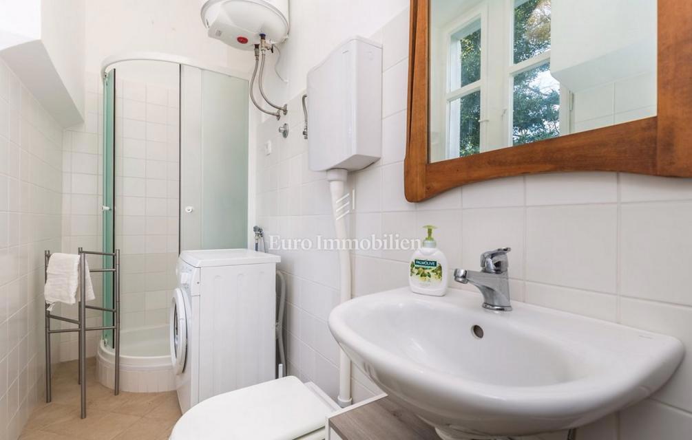 Lovran – appartamento in villa storica, 50 m dal mare