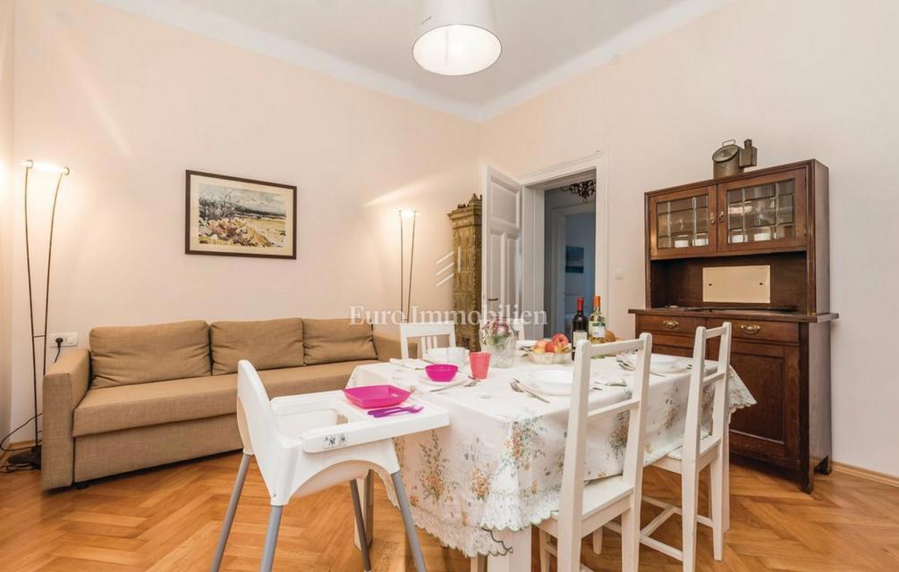 Lovran – appartamento in villa storica, 50 m dal mare