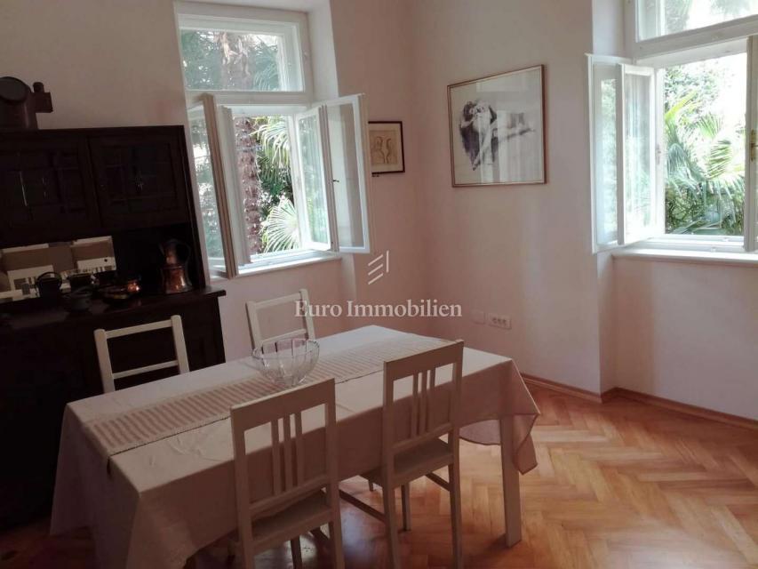 Lovran – appartamento in villa storica, 50 m dal mare