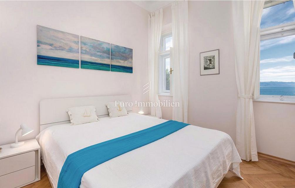 Lovran – appartamento in villa storica, 50 m dal mare