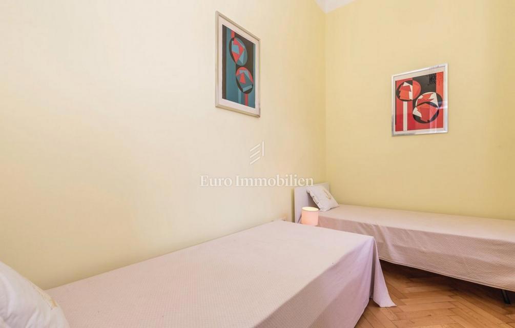 Lovran – appartamento in villa storica, 50 m dal mare