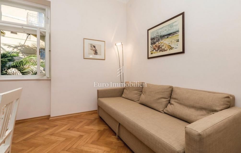 Lovran – appartamento in villa storica, 50 m dal mare