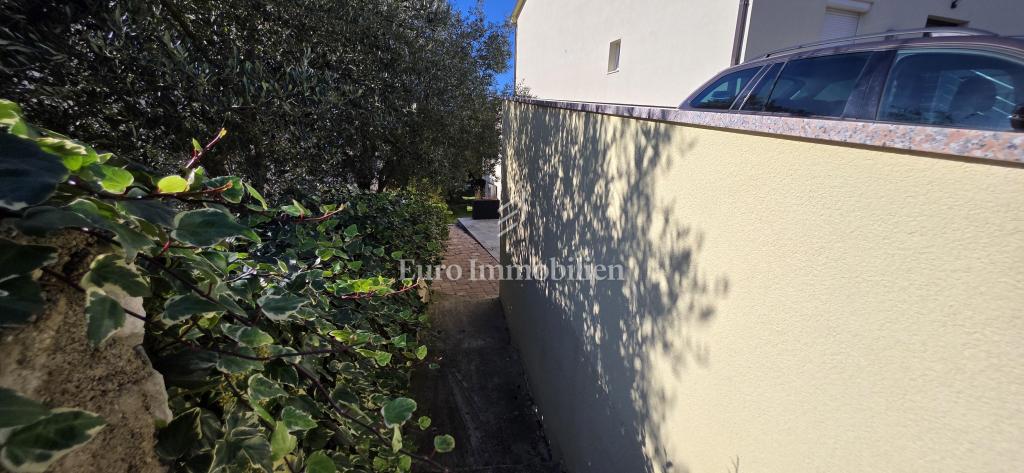 Crikvenica – moderno appartamento in zona ricercata vicino al mare