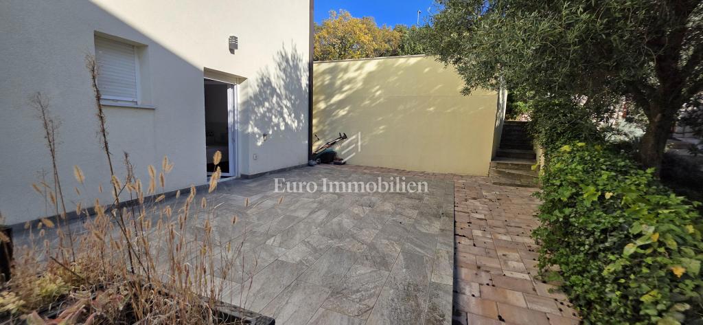 Crikvenica – moderno appartamento in zona ricercata vicino al mare