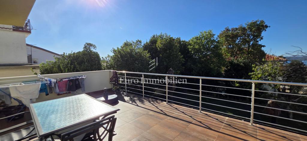 Crikvenica – moderno appartamento in zona ricercata vicino al mare