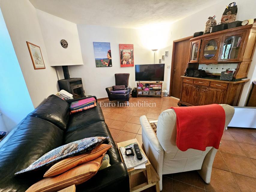 Casa a Krk con ampio giardino, potenziale!