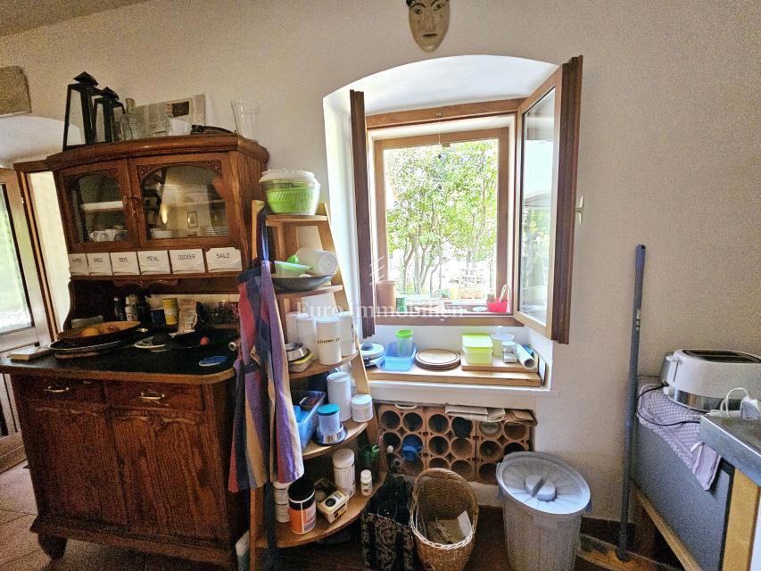 Casa a Krk con ampio giardino, potenziale!