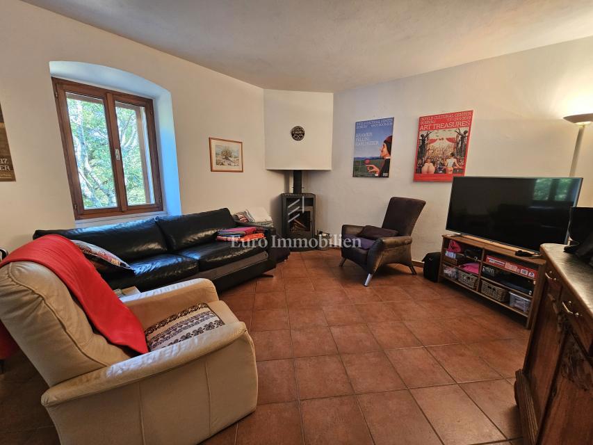 Casa a Krk con ampio giardino, potenziale!