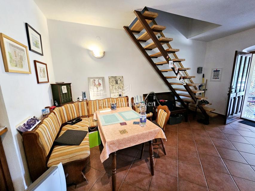 Casa a Krk con ampio giardino, potenziale!