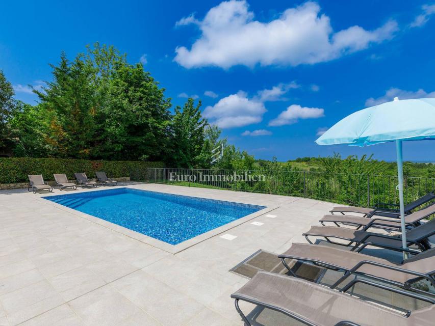 Casa in pietra con piscina e ampio giardino, Buje