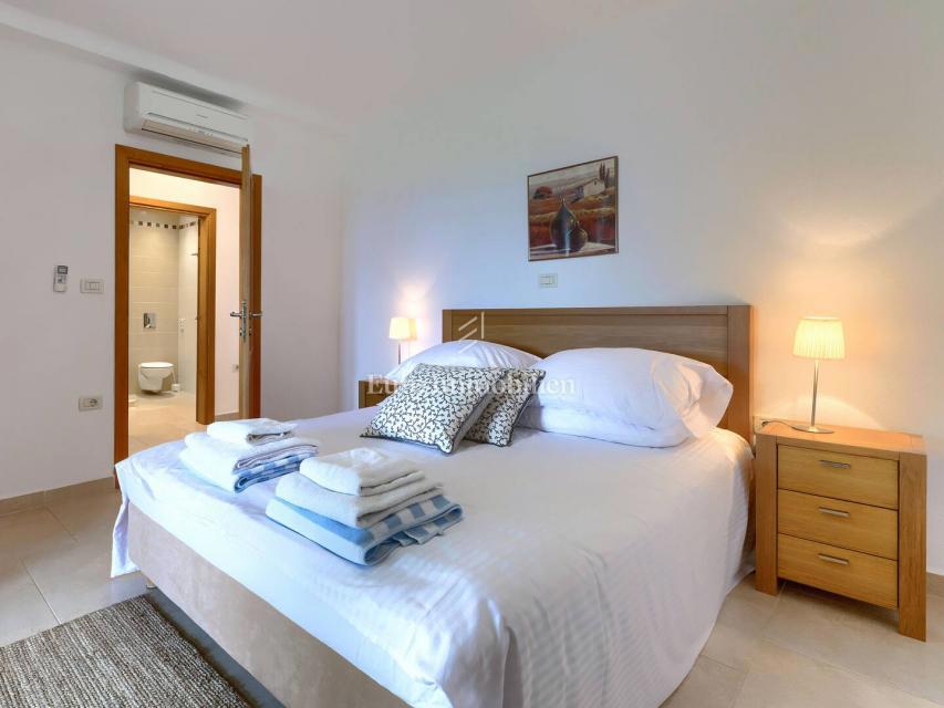 Casa in pietra con piscina e ampio giardino, Buje