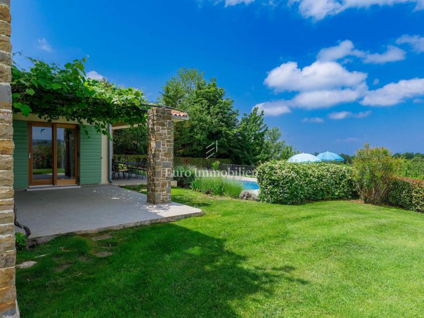 Casa in pietra con piscina e ampio giardino, Buje