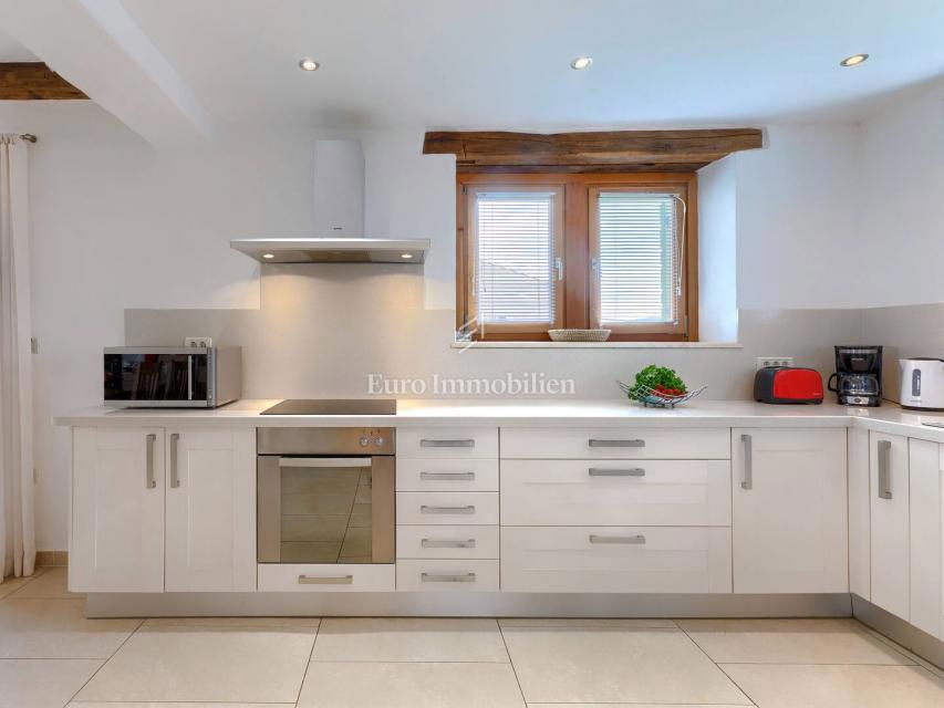 Casa in pietra con piscina e ampio giardino, Buje