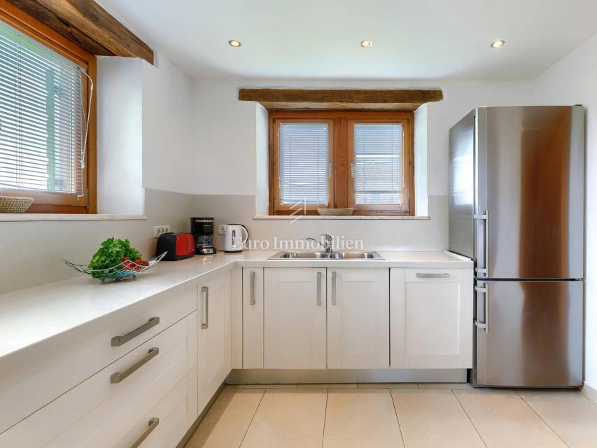 Casa in pietra con piscina e ampio giardino, Buje