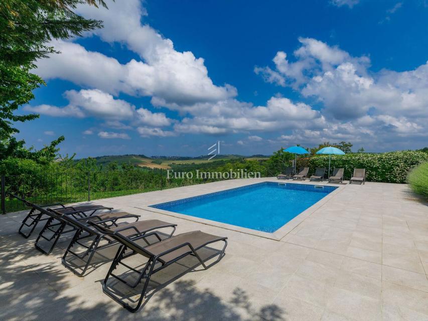 Casa in pietra con piscina e ampio giardino, Buje