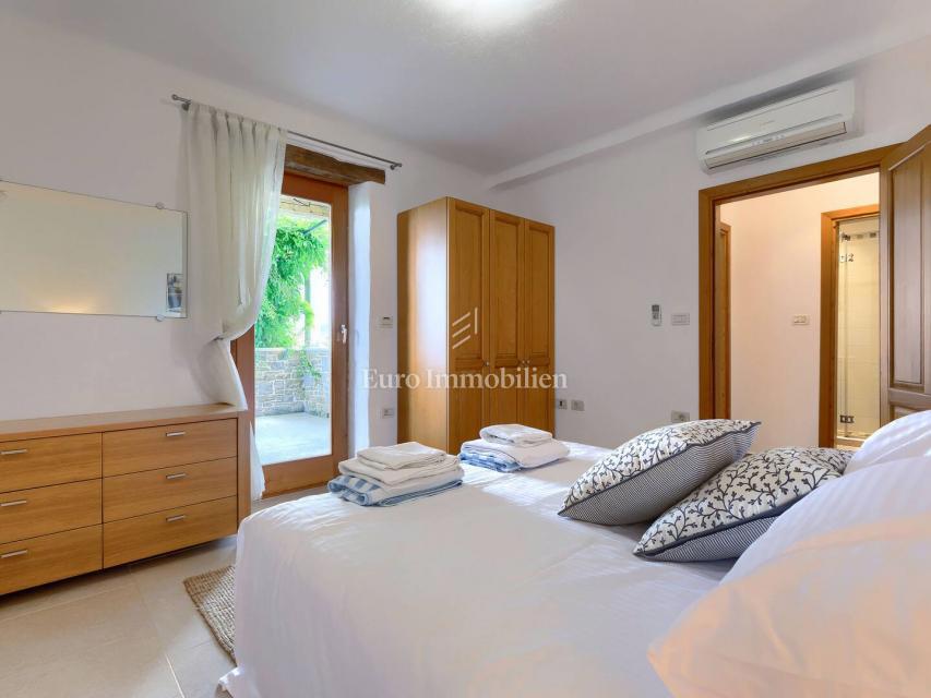 Casa in pietra con piscina e ampio giardino, Buje