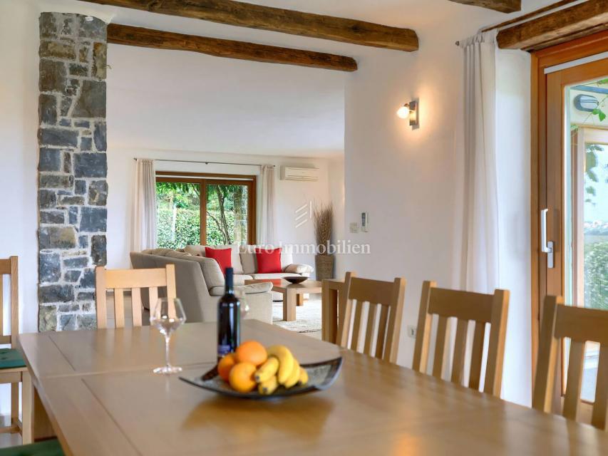 Casa in pietra con piscina e ampio giardino, Buje