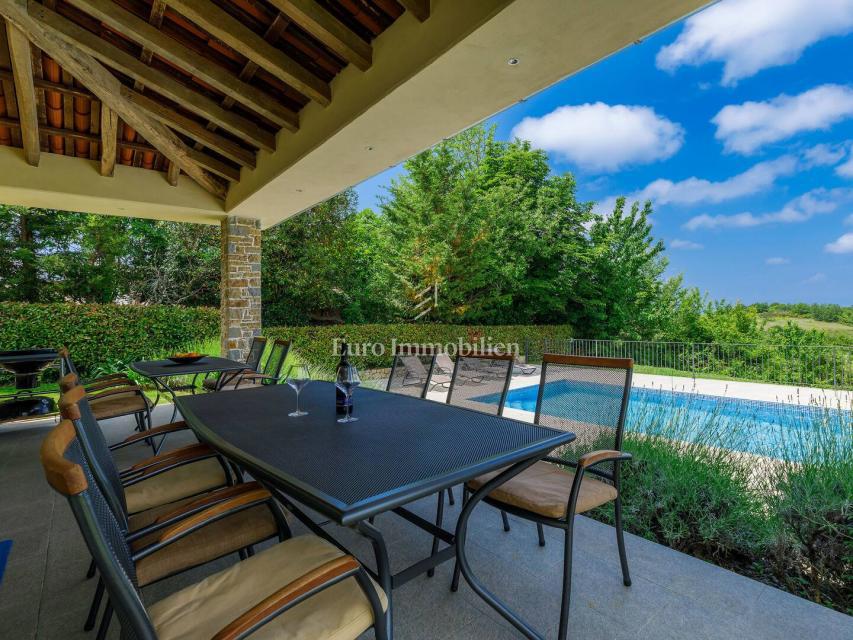 Casa in pietra con piscina e ampio giardino, Buje