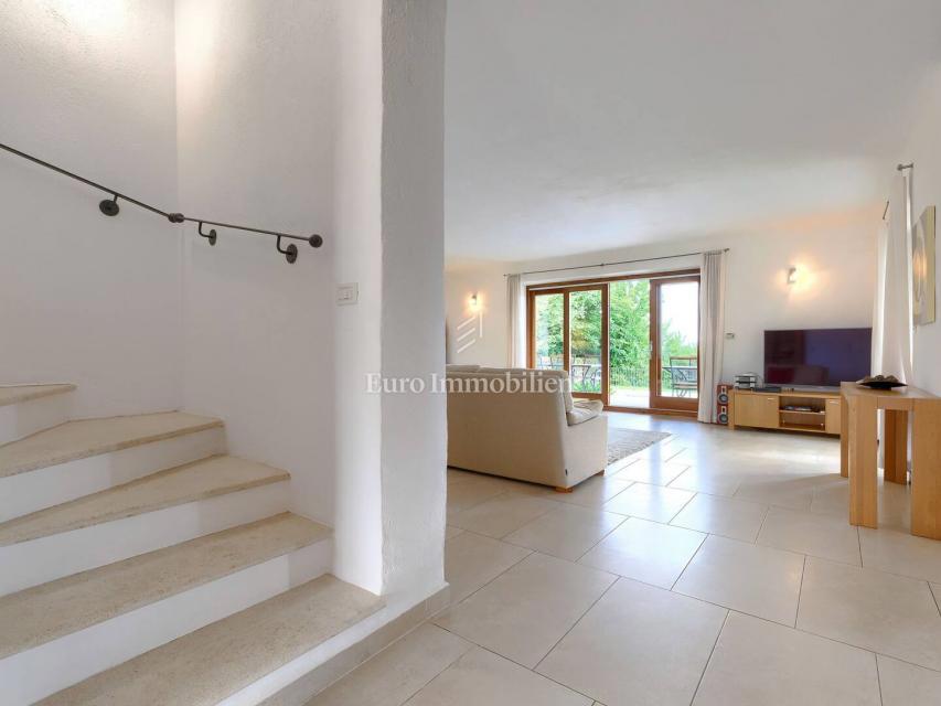 Casa in pietra con piscina e ampio giardino, Buje